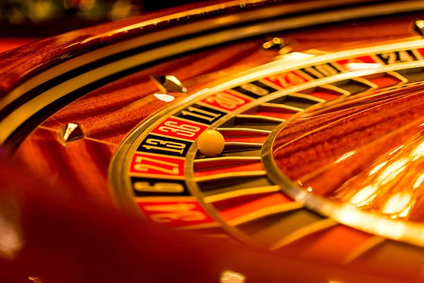 vamos live casino HD table with real dealer and multiple camera angles